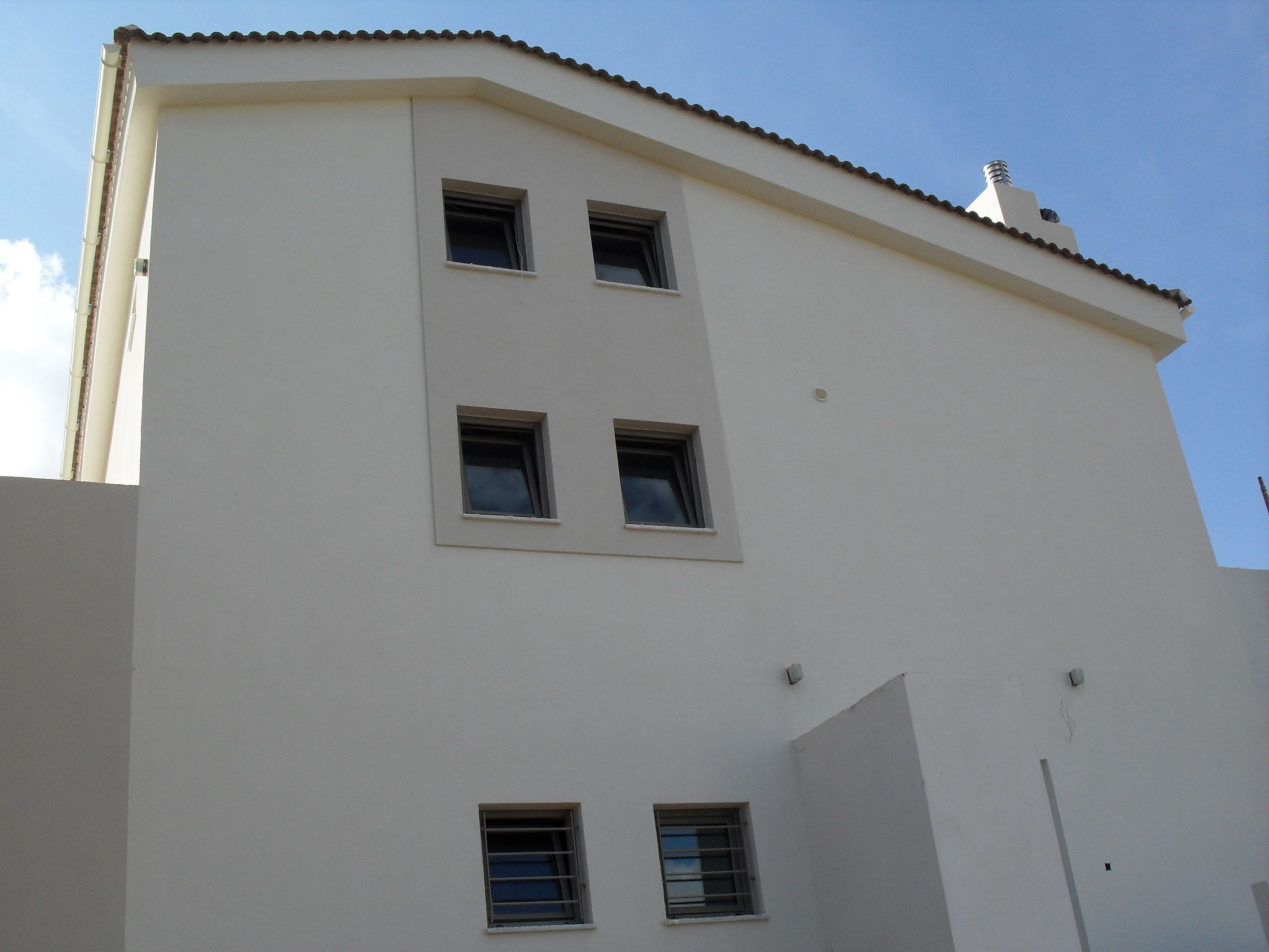 Παράδοση του συστήματος εξωτερικής θερμομόνωσης με χρωματιστό σοβά, κατοικία στην Εκάλη