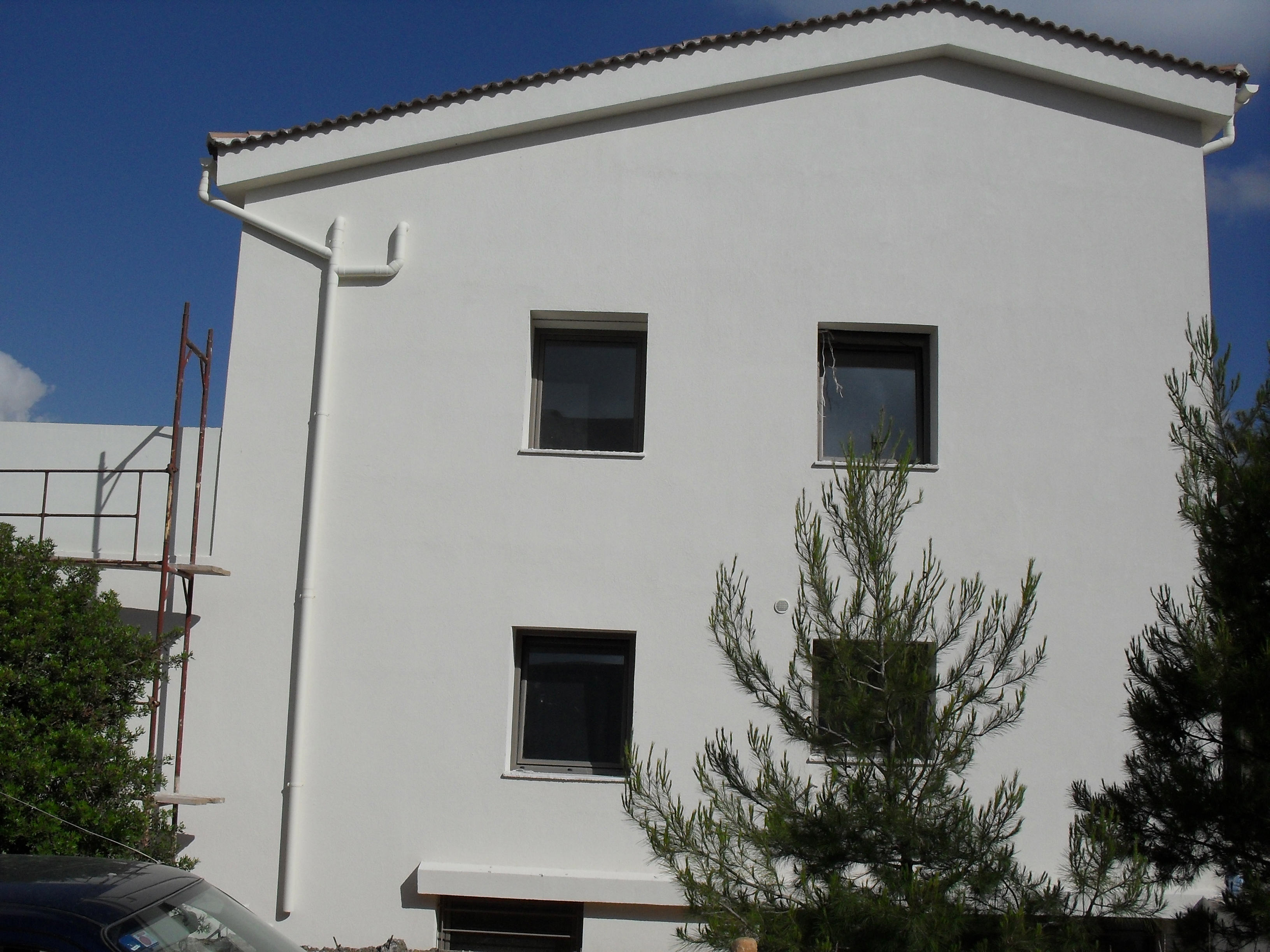ελικό αποτέλεσμα εργασιών με του συστήματος εξωτερικής θερμομόνωσης KELYFOS, προστασία κατοικίας από καιρικές συνθήκες στην Εκάλη