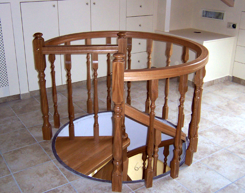 κυκλικες σκαλες σαρωνιδα