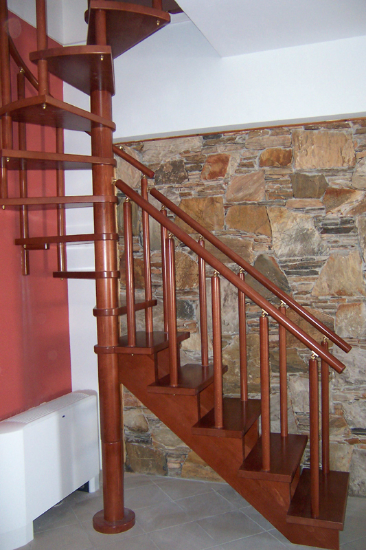 ξύλινη σκάλα - skales - γερακας