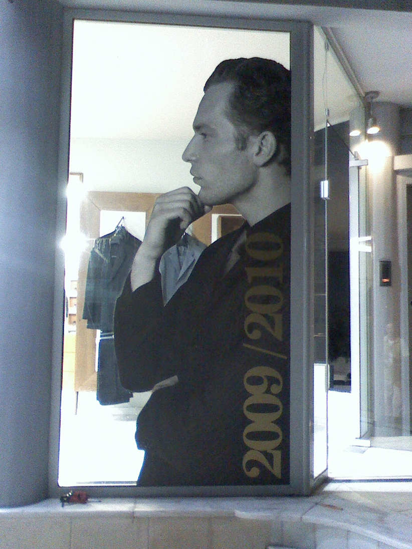 Αυτοκόλλητα κοπτικά σε τζάμι στην Ανατολική Αττική