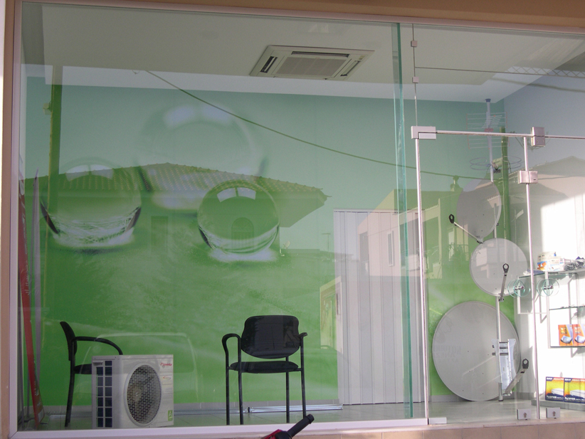 Αυτοκόλλητα τοίχου στην Ανατολική Αττική