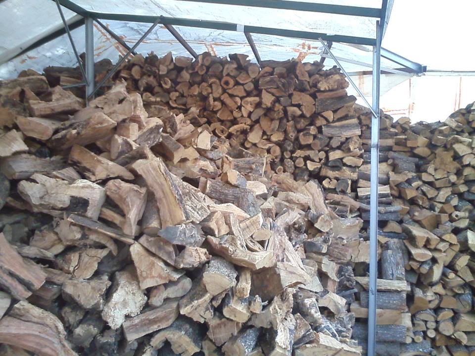 Κορμος ελιας ξερος κομμενος ετοιμος για τζακια , λεβητες , σομπες. Ελατε στον χωρο μας να διαλεξουμε μαζι το ξυλο που εσεις θελετε. Παραδοση κατ'οικον Ανεξαρτητως ποσοτητας Εγγυηση ποιοτητας.