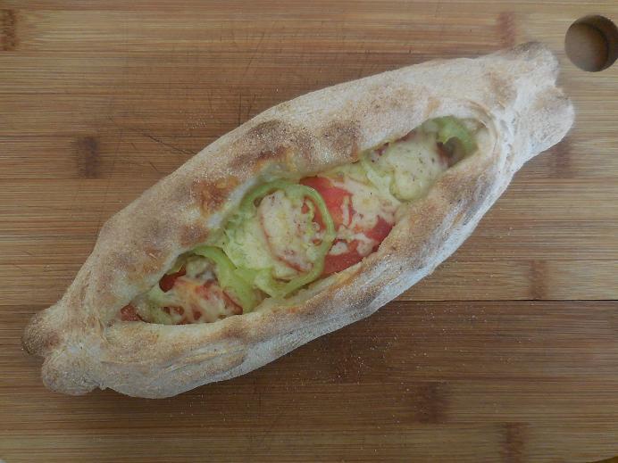 Πεινιρλί με ντομάτα, πιπεριά, μανιτάρι 2,30€