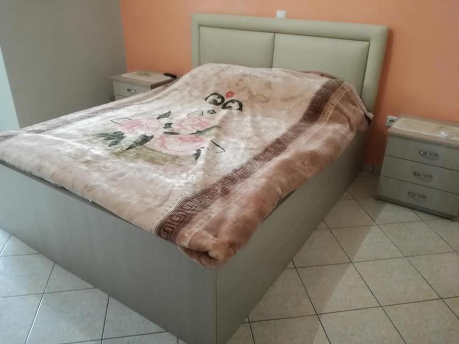 Κρεβατι και κομοδινα μελαμινης Βόρεια Προάστια