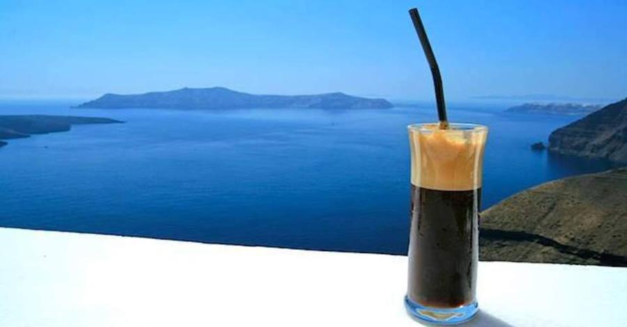 Frappe + δώρο το νεράκι & μπισκοτάκι...!!!