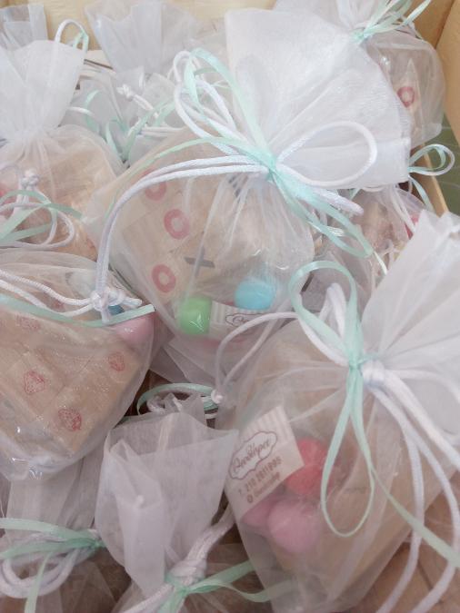 Ξύλινα παζλάκια διάφορα σχέδια μέσα σε πουγκί