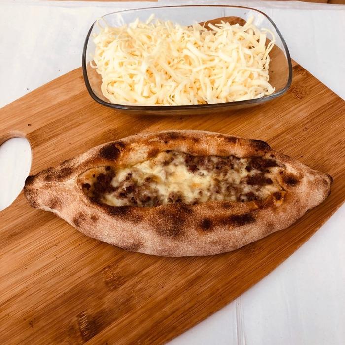 Πεινιρλί με κιμά 2,20€. Κιμάς μοσχαρίσιος