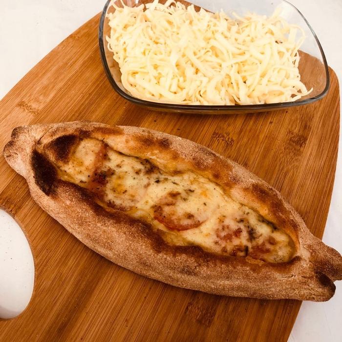 Πεινιρλί με ζαμπόν και ντομάτα 2,50€