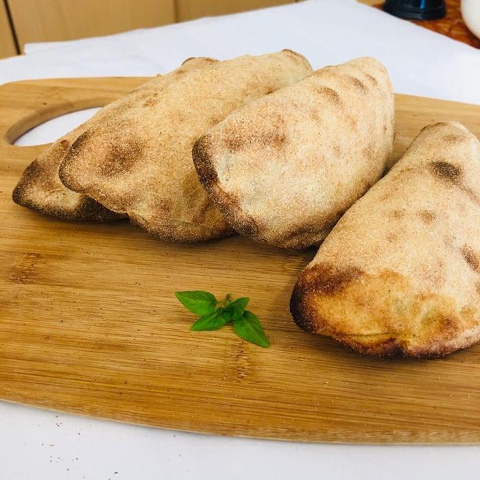 Τυρόπιτα της μαμάς 1,50€. Γέμιση με συνταγή της μαμάς, με βάση τυρί φέτα