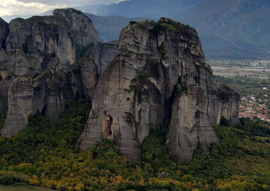 Ημερήσια εκδρομή στα Μετέωρα: L.A. TRAVEL, ΤΑΞΙΔΙΩΤΙΚΑ ΓΡΑΦΕΙΑ ΛΑΡΙΣΑ: Το τουριστικό γραφείο L.A. travel στη Λάρισα εξυπηρετεί Ελασσόνα, Τύρναβος, Αμπελώνα, Συκούριο, Φαλάνη, Αγιά κ.α.