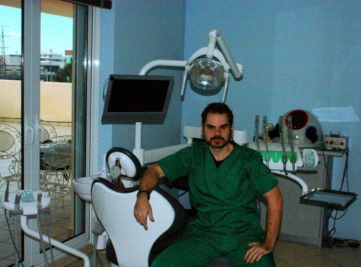 Βλασταράκος Β. Σωτήριος, Οδοντίατρος κατ' οίκον Δυτικά Προάστια, Λεύκανση, Εμφυτεύματα, Καθαρισμός Δοντιών κατ΄οίκον, Οδοντίατρος κατ' οίκον Περιστέρι