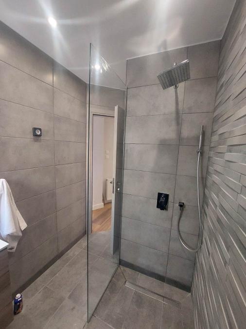 Τζάμια κρύσταλλα Ηλιούπολη, Καμπίνες μπάνιου Ηλιούπολη, Τζάμια κρύσταλλα Καισαριανή, Βιτρίνες καταστημάτων Ηλιούπολη, Βιτρίνες καταστημάτων Καισαριανή