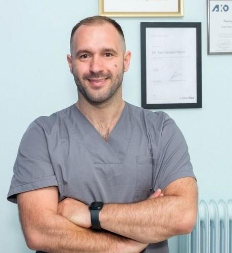 Ο Χειρουργός Οδοντίατρος Κιάρη Πέτρος - Τάουλαντ διατηρεί το οδοντιατρείο του στον Κορυδαλλό και εξυπηρετεί όλες τις γύρω περιοχές.