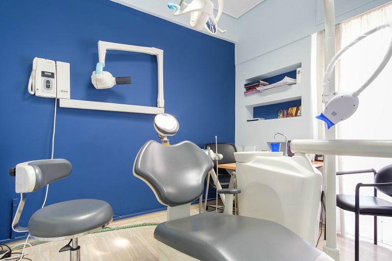 ΧΕΙΡΟΥΡΓΟΙ ΟΔΟΝΤΙΑΤΡΟΙ ΚΟΡΥΔΑΛΛΟΣ: Κιάρη Πέτρος - Τάουλαντ, Χειρουργός Οδοντίατρος Κορυδαλλός