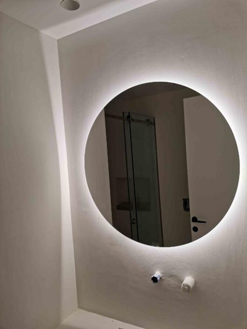 Το κατάστημα με τα τζάμια, κρύσταλλα Πατρινός Χαράλαμπος εξυπηρετεί και τις περιοχές:  Παλαιό Φάληρο Νέα Σμύρνη κ.α.