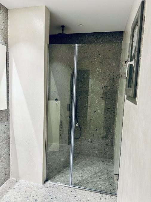 Καθρέπτες Παλαιό Φάληρο, καμπίνες μπάνιου, ντουζιέρες, γυάλινες πόρτες, σκάλες απο γυαλί