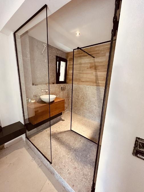 Πατρινός Χαράλαμπος, Τζάμια Παλαιό Φάληρο, Κρύσταλλα, Γυάλινα Μπαλκόνια Καμπίνες Μπάνιου, Καθρέπτες, Ντουζιέρες, Ενεργειακά Κρύσταλλα Αλεξίσφαιρα Τζάμια Παλαιό Φάληρο