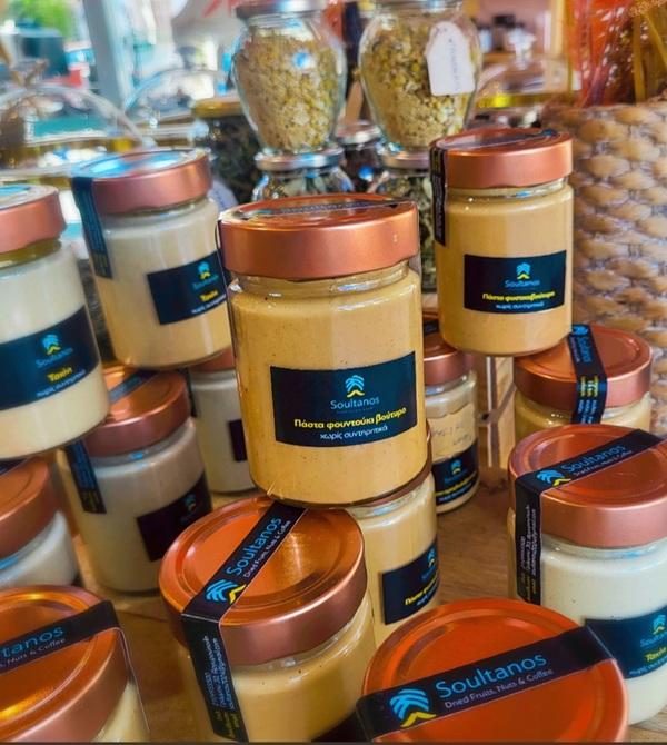 Όλα τα αλείμματα ξηρών καρπών φυστικοβούτυρο φουντουκοβούτυρο, κάσιους βούτυρο, αμυγδαλοβούτυρο, ταχίνι και ταχίνι ολικής τα φτιάχνουμε στο κατάστημα χωρίς κανένα συντηρητικό με 100% ξηρό καρπό