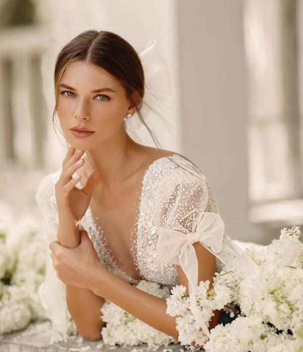 Στο Cassandra Wedding θα βρείτε ρομαντικά, πριγκιπικά, γοργονέ νυφικά κ.α. εξυπηρετώντας Βόρεια Προάστια, Γέρακας και γύρω περιοχές.