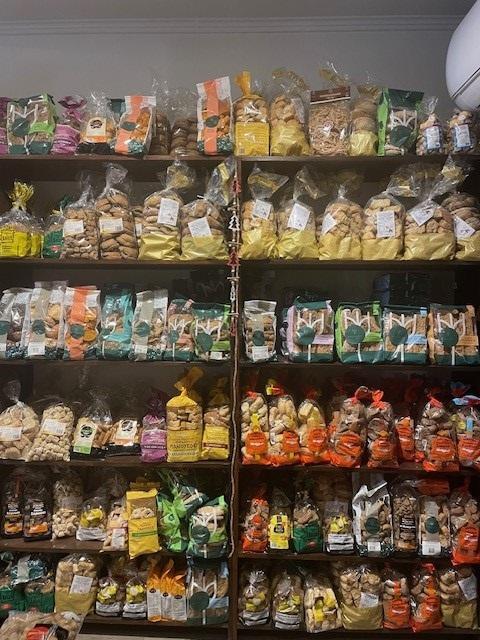 Το παντοπωλείο Το Μιτάτο του Ψηλορείτη με παραδοσιακά Κρητικά προϊόντα εξυπηρετεί και τις περιοχές:   Ζωγράφου Γουδί Ιλίσια κ.α.