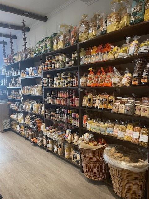 Παραδοσιακά προϊόντα ζωγράφου, παντοπωλείο, παντοπωλεία, μπαχαρικά, βότανα, τυροκομικά, αλλαντικά, delicatessen, δημητριακά, όσπρια χύμα, βιολογικά κρασιά ζωγράφου, κρητικά προϊόντα ζωγράφου, κρητικά τυριά, κρητικά αλλαντικά, παραδοσιακά ζυμαρικά, κρητικά γλυκά