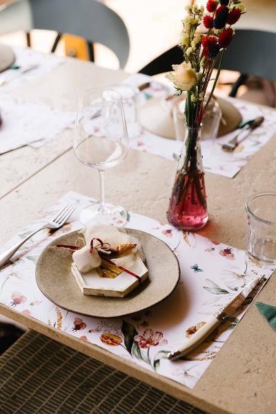 Celebre Royal by Anna Maria βάπτιση γάμος στο Χαλάνδρι βάπτιση σε ρόζ, λευκές και πορτοκαλί αποχρώσεις, διακόσμηση τραπεζιών και μπομπονιέρες καδράκι
