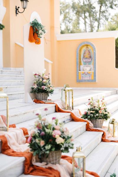 Celebre Royal by Anna Maria βάπτιση γάμος στο Χαλάνδρι βάπτιση σε ρόζ, λευκές και πορτοκαλί αποχρώσεις, στολισμός εκκλησίας με γάζες και λουλούδια
