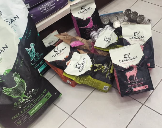 Το pet shop PET MALL εξυπηρετεί το Μαρούσι με ζωοτροφές, αξεσουάρ κατοικιδίων, κλουβιά, ενυδρεία, ζωάκια συντροφιάς κ.α.