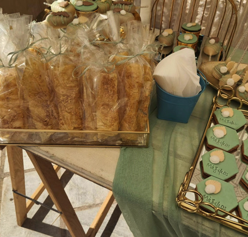 Το κατάστημα Αμπελάκη με είδη γάμου και είδη βάπτισης, χειροποίητες μπομπονιέρες βάπτισης, μπομπονιέρες γάμου, προσκλητήρια γάμου, προσκλητήρια βάπτισης εξυπηρετεί Νίκαια και γύρω περιοχές.