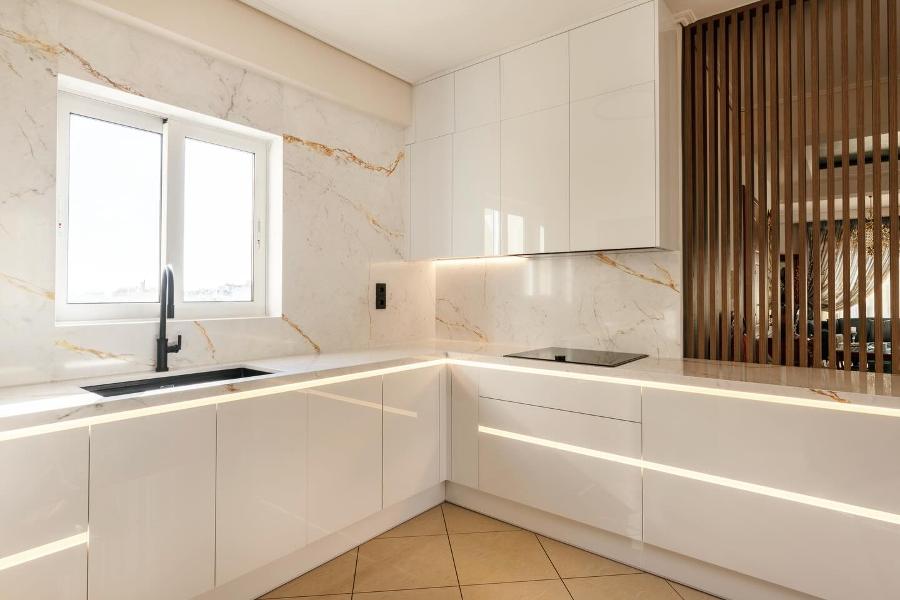 ΕΠΙΠΛΑ ΚΟΥΖΙΝΑΣ ΠΑΡΟΣ: Lymperopoulos έπιπλα κουζίνας εξυπηρετεί Πάρο με μοντέρνες κουζίνες, ντουλάπες, πόρτες, ηλεκτρικές συσκευές Smeg κ.α.