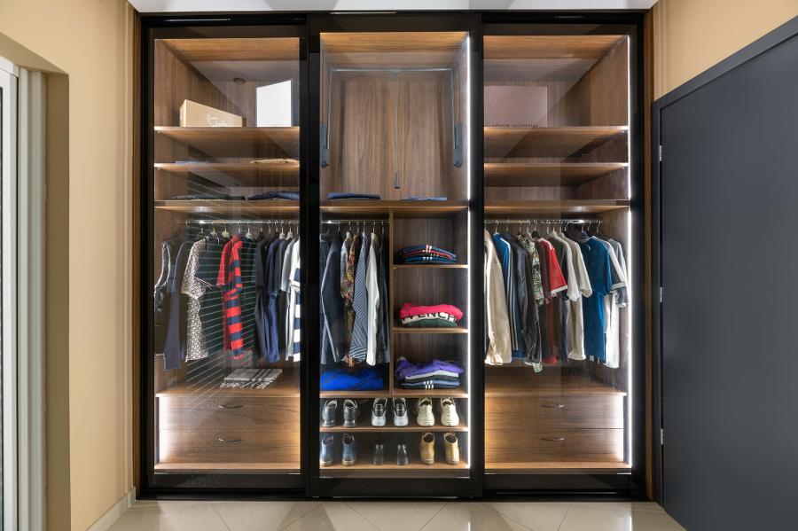 Λυμπερόπουλος, Έπιπλα κουζίνας Πάρος, Συρόμενες Ντουλάπες, Ανοιγόμενες Ντουλάπες, Ειδικές Κατασκευές, Πόρτες, Ηλεκτρικές Συσκευές Smeg