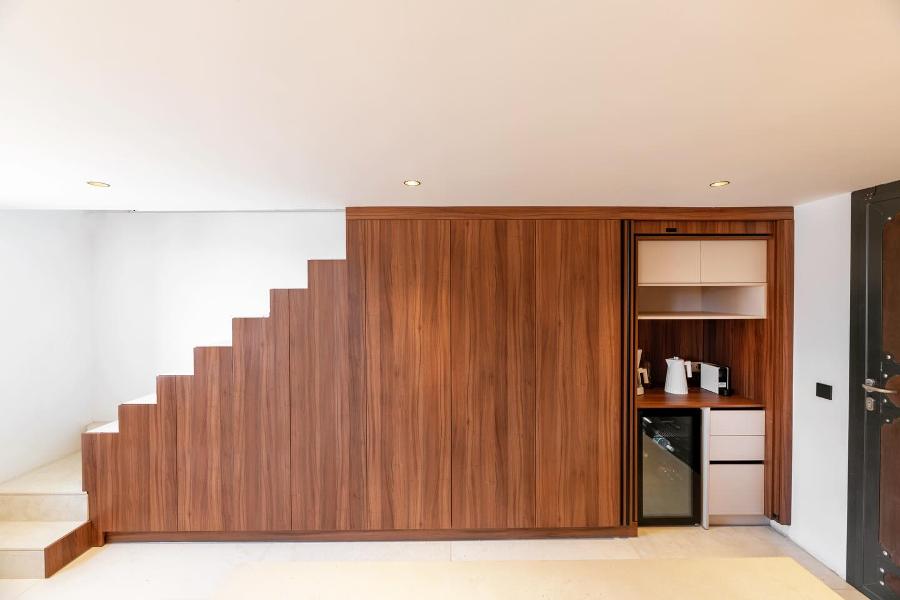 ΕΠΙΠΛΑ ΚΟΥΖΙΝΑΣ ΚΥΘΝΟΣ: Lymperopoulos έπιπλα κουζίνας εξυπηρετεί Σίφνος, Μύλος, Σέριφος με μοντέρνες κουζίνες, ντουλάπες, πόρτες, ηλεκτρικές συσκευές Smeg κ.α.