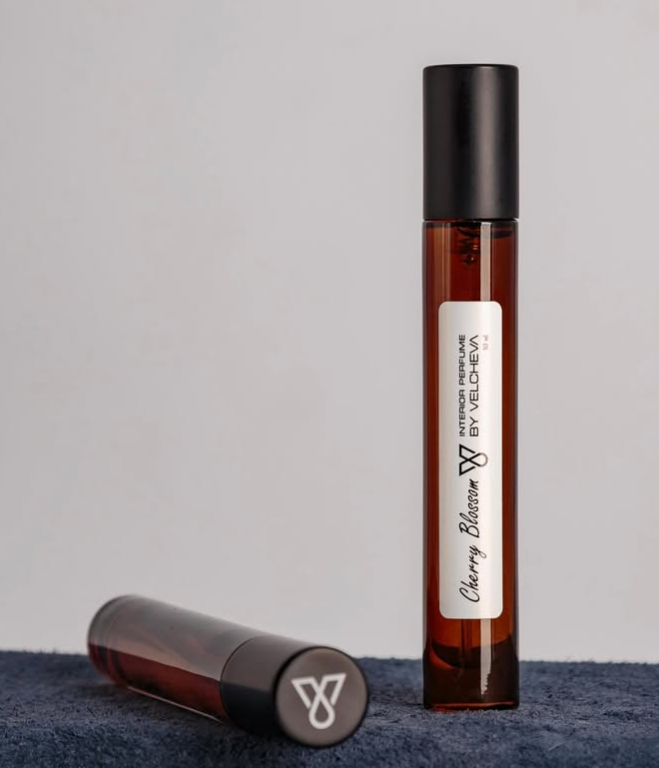 Το κατάστημα By Velcheva με αρωματικά κεριά και αρώματα χώρου βρίσκεται στις Αχαρνές Μενίδι και εξυπηρετεί μέσω του eshop www.byvelcheva.gr.com όλη την Αθήνα.