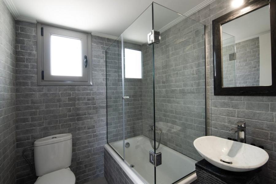 Τα Ενοικιαζόμενα Δωμάτια Aegina Divine View βρίσκονται στην Σουβάλα Αίγινα και έχουν θέα θάλασσα.