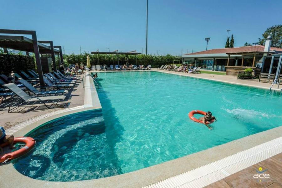 ΠΑΙΔΙΚΑ ΠΑΡΤΥ ΠΙΚΕΡΜΙ: Το Ace Club House αναλαμβάνει τη διοργάνωση παιδικών πάρτι, εξυπηρετώντας το Πικέρμι και τις γύρω περιοχές, προσφέροντας μοναδικές εμπειρίες γεμάτες παιχνίδι, διασκέδαση και δημιουργικές δραστηριότητες για αξέχαστα γενέθλια.